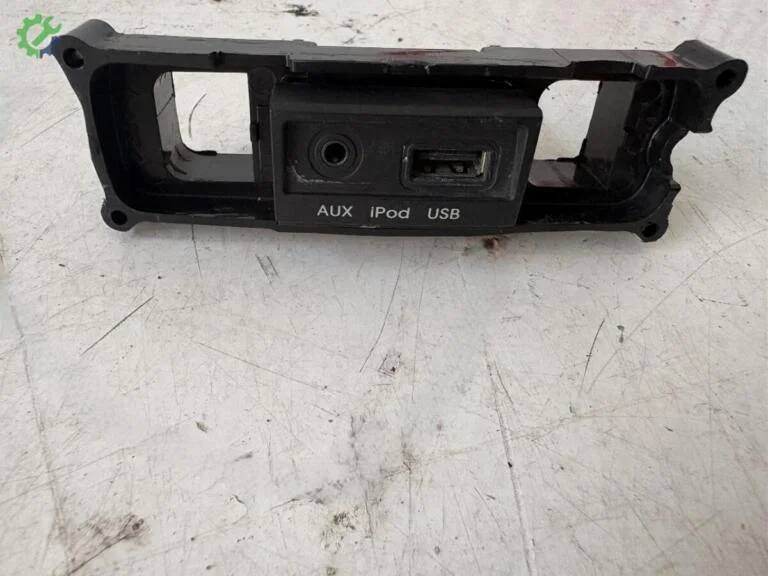 Hyundai i20 Multimedya / Teyp çıkma parça