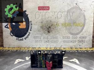 51825658-51763390 FİAT LİNEA SİGORTA KUTUSU 1.3-1.6 Multijet