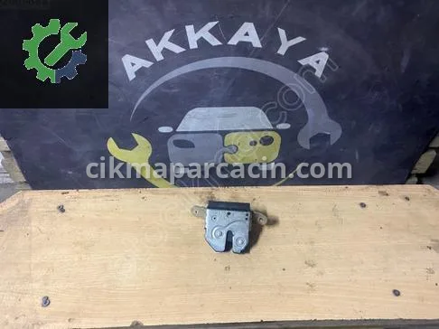 Opel Corsa Bagaj Kilidi 55701971 çıkma parça