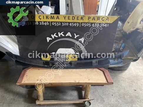 Toyota Corolla Ön Cam Izgarası çıkma parça