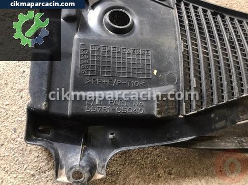Toyota Avensis Ön Cam Izgarası çıkma parça