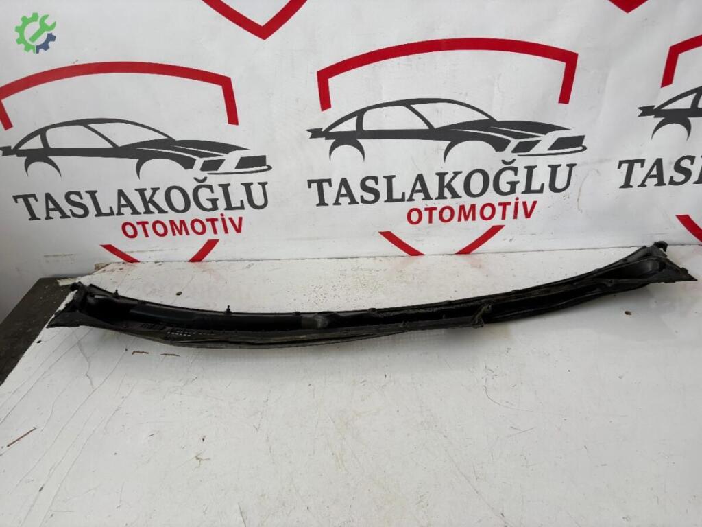 Honda Civic Ön Cam Izgarası çıkma parça