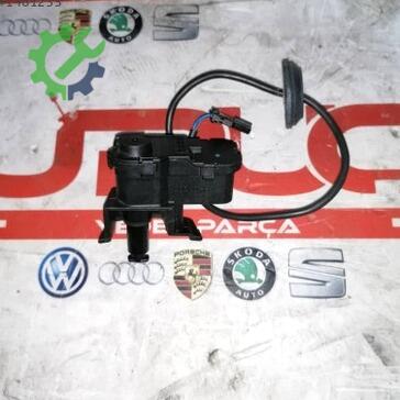 Volkswagen Polo Depo Kapağı 5C6810773H çıkma parça