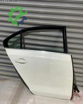 Volkswagen Golf Kapı 5C6833056E çıkma parça