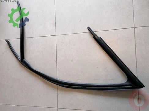 Volkswagen Jetta 5C6837432 çıkma parça