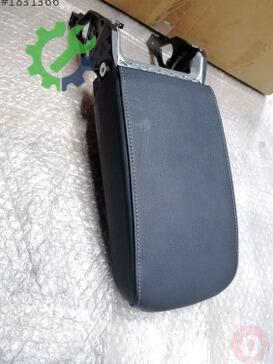 Volkswagen Jetta Orta Konsol 5C6864207B çıkma parça