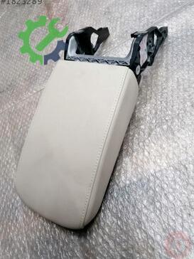 Volkswagen Jetta Orta Konsol 5C6864207B çıkma parça