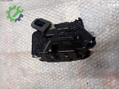 Volkswagen Passat Kapı Kilidi 5E0839015A çıkma parça