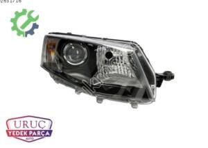 Skoda Octavia Orijinal Çıkma Far 5E1941018A