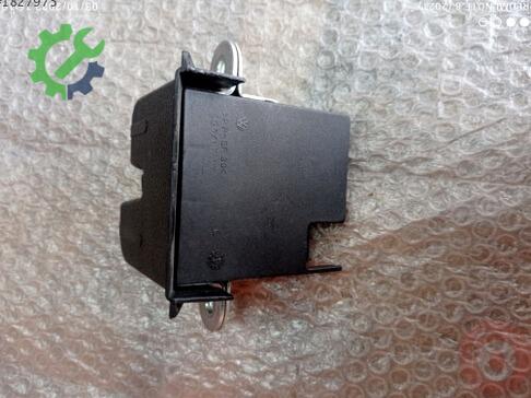 Volkswagen Golf Bagaj 5G0827505B çıkma parça