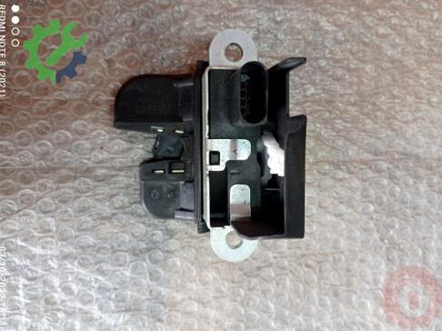 Volkswagen Golf Bagaj 5G0827505B çıkma parça