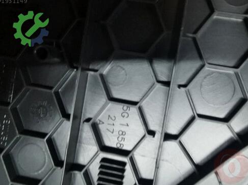 Volkswagen Golf Torpido 5G1858217A çıkma parça