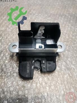 Volkswagen Golf Bagaj 5G6827505B çıkma parça