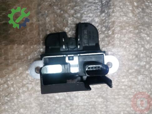 Volkswagen Golf Bagaj 5G6827505B çıkma parça