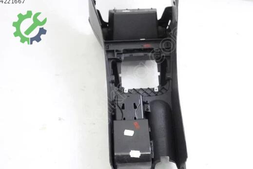 Volkswagen Golf Orta Konsol 5GE863241D çıkma parça