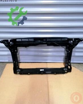 Volkswagen Golf Radyatör Traversi 5H0805588J çıkma parça