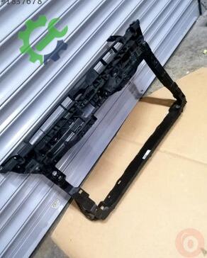 Volkswagen Golf Radyatör Traversi 5H0805588J çıkma parça