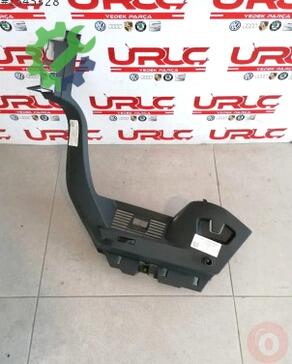 Volkswagen Golf Bagaj 5H6867762C çıkma parça
