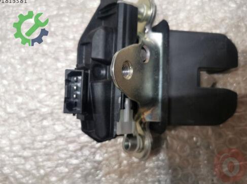 Skoda Fabia Bagaj 5J0827501D çıkma parça