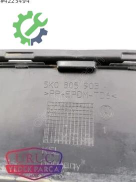 Volkswagen Golf Spoiler 5K0805903A çıkma parça