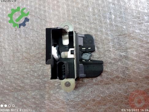 Volkswagen Golf Bagaj 5K0827505A çıkma parça