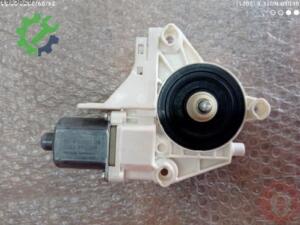 Volkswagen Golf Orijinal Çıkma Cam Motoru 5K0959702J
