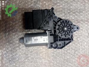 Volkswagen Golf Far Motoru 5K0959703D Sökme Çıkma