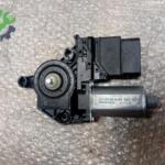 Volkswagen Golf Far Motoru 5K0959703D Sökme Çıkma