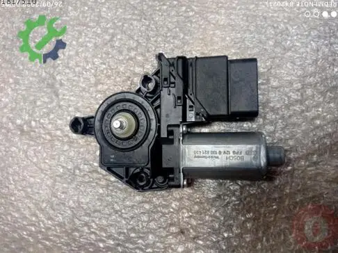 Volkswagen Golf Far Motoru 5K0959703D çıkma parça