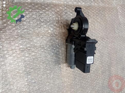Volkswagen Golf Far Motoru 5K0959703D çıkma parça