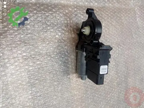 Volkswagen Golf Far Motoru 5K0959703D çıkma parça