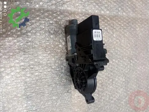 Volkswagen Golf Far Motoru 5K0959703D çıkma parça