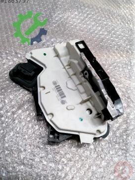 Volkswagen Jetta Kapı Kilidi 5K4839015R çıkma parça