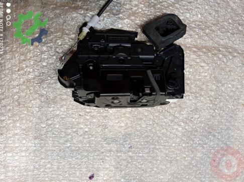 Volkswagen Golf Kapı Kilidi 5K4839016Q çıkma parça