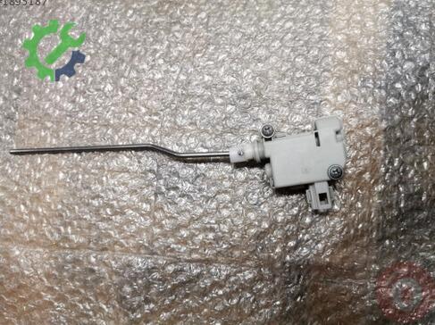 Volkswagen Golf Depo Kapağı 5K6810773A çıkma parça