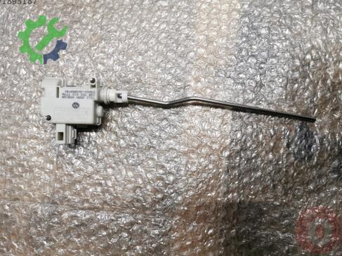 Volkswagen Golf Depo Kapağı 5K6810773A çıkma parça