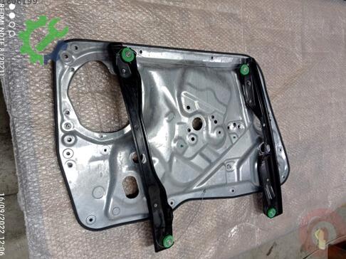 Volkswagen Tiguan Kelebek Camı 5N0837462 çıkma parça