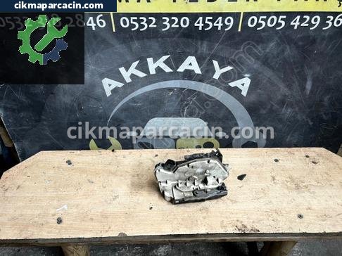 Skoda Fabia Sağ Arka Kapı Kilidi çıkma parça