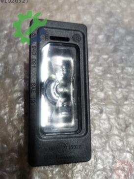 Volkswagen Golf Tavan Lambası 5NA943021 çıkma parça