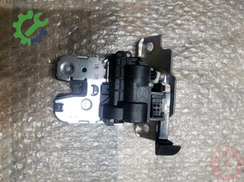 Volkswagen Passat Bagaj 5NA827505 çıkma parça