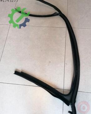 Volkswagen Tiguan Kapı Çıtası 5NA837431D çıkma parça