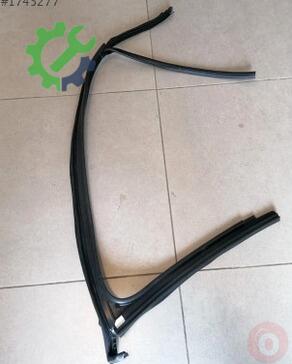 Volkswagen Tiguan Kapı Çıtası 5NA837431D çıkma parça