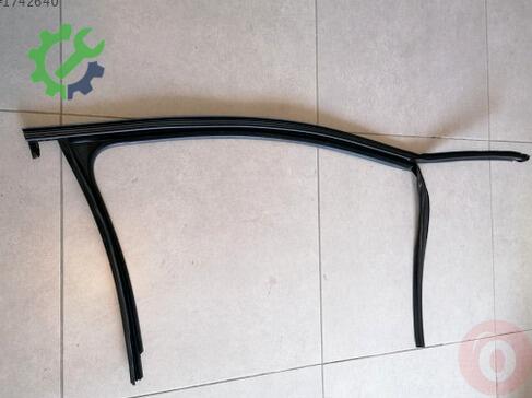 Volkswagen Tiguan 5NA837432 çıkma parça