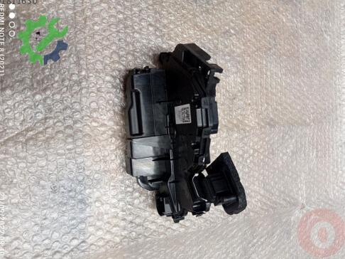 Volkswagen Passat Kapı Kilidi 5NB837015D çıkma parça