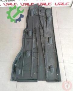 Çıkma Volkswagen Golf Sağ Alt Tabla 5Q0825202L