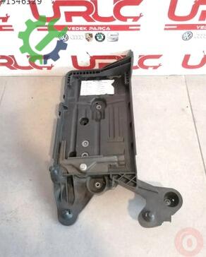 Volkswagen Golf Motor Braketi 5Q0915331K çıkma parça