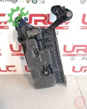 Volkswagen Golf Motor Braketi 5Q0915331K çıkma parça