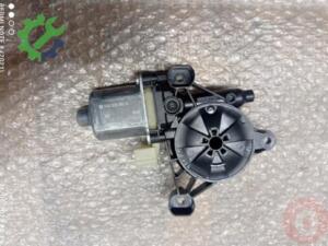 Volkswagen Golf Orijinal Çıkma Cam Motoru 5Q0959801A