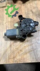 5Q0959802B jetta  ön sağ cam motoru