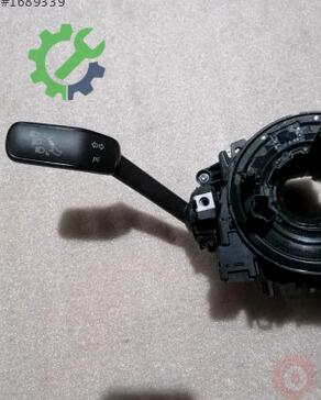 Volkswagen Golf Sinyal Kolu 5Q1953507R çıkma parça